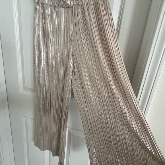 Alice + Olivia Shiny Silver/Gold Metallic Pants - Picture 2 of 5